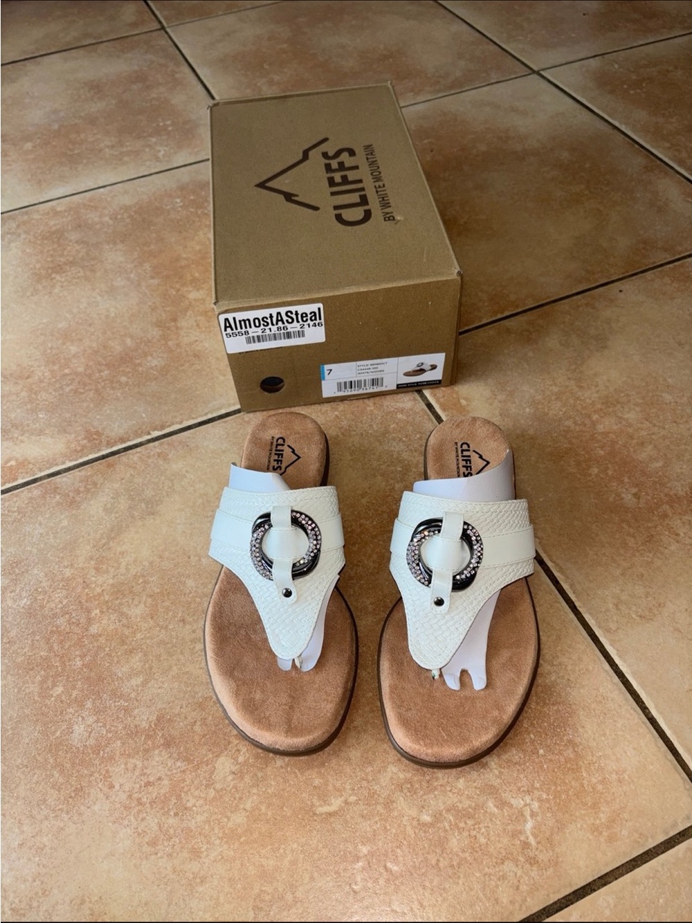 Macys White Leatherette Toe-Post Sandals with Decorative Ring Brand Cliff size 7 - Picture 7 of 13